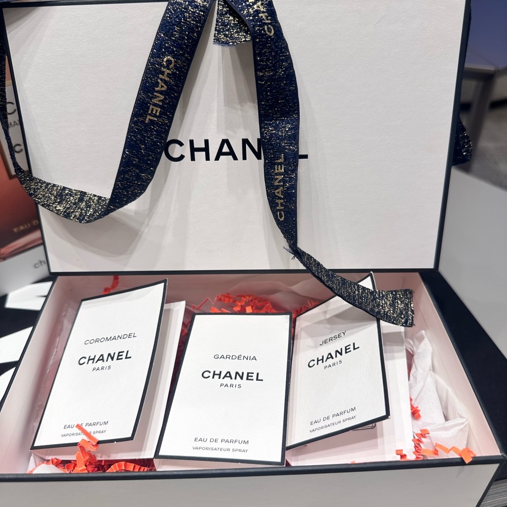 - Chanel Les exclusifs gift with box and ribbon.